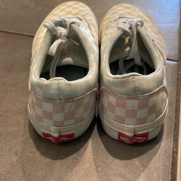 Vans - Picture 4 of 7